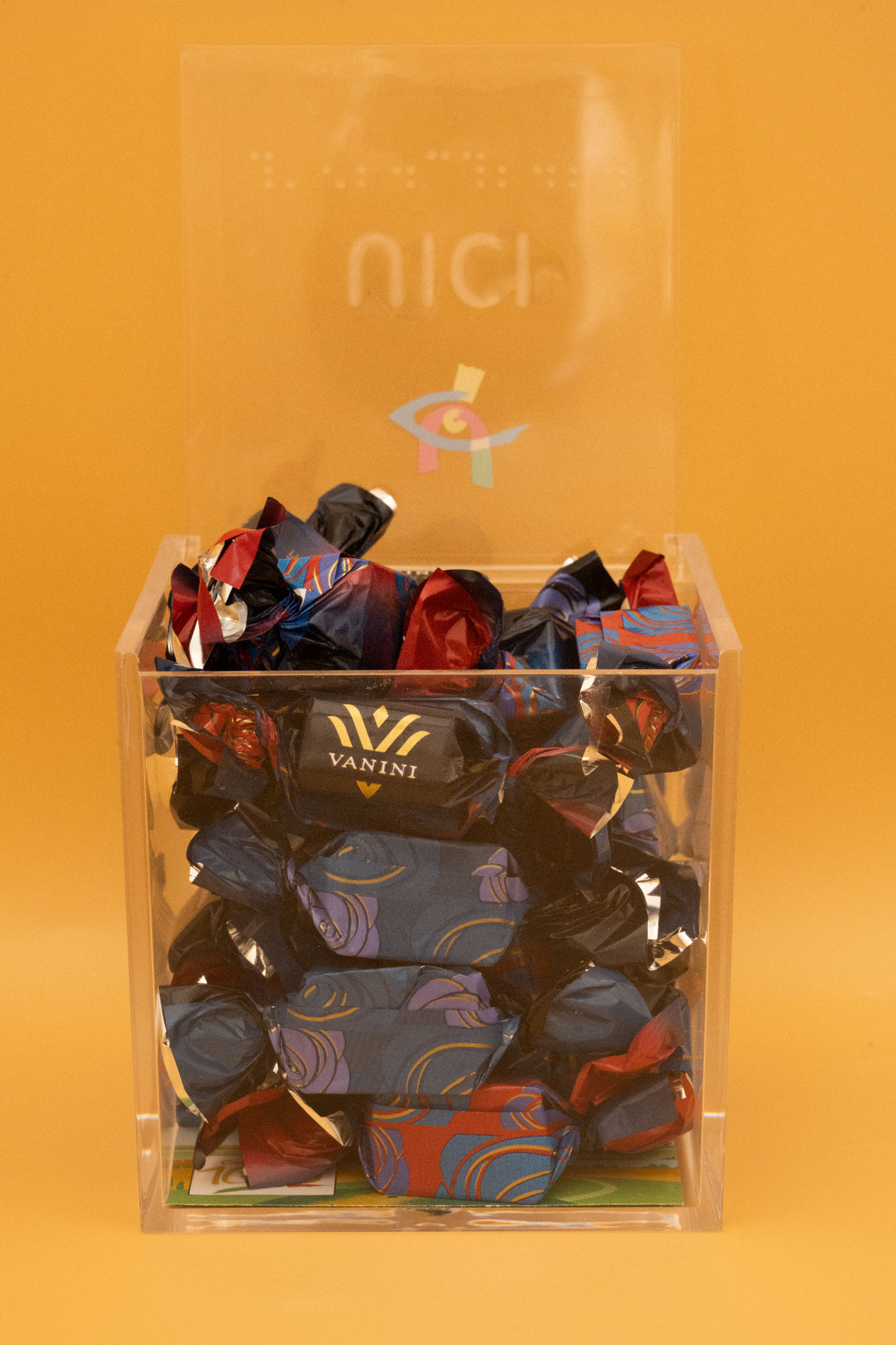 Cubo contenente i cioccolatini Vanini